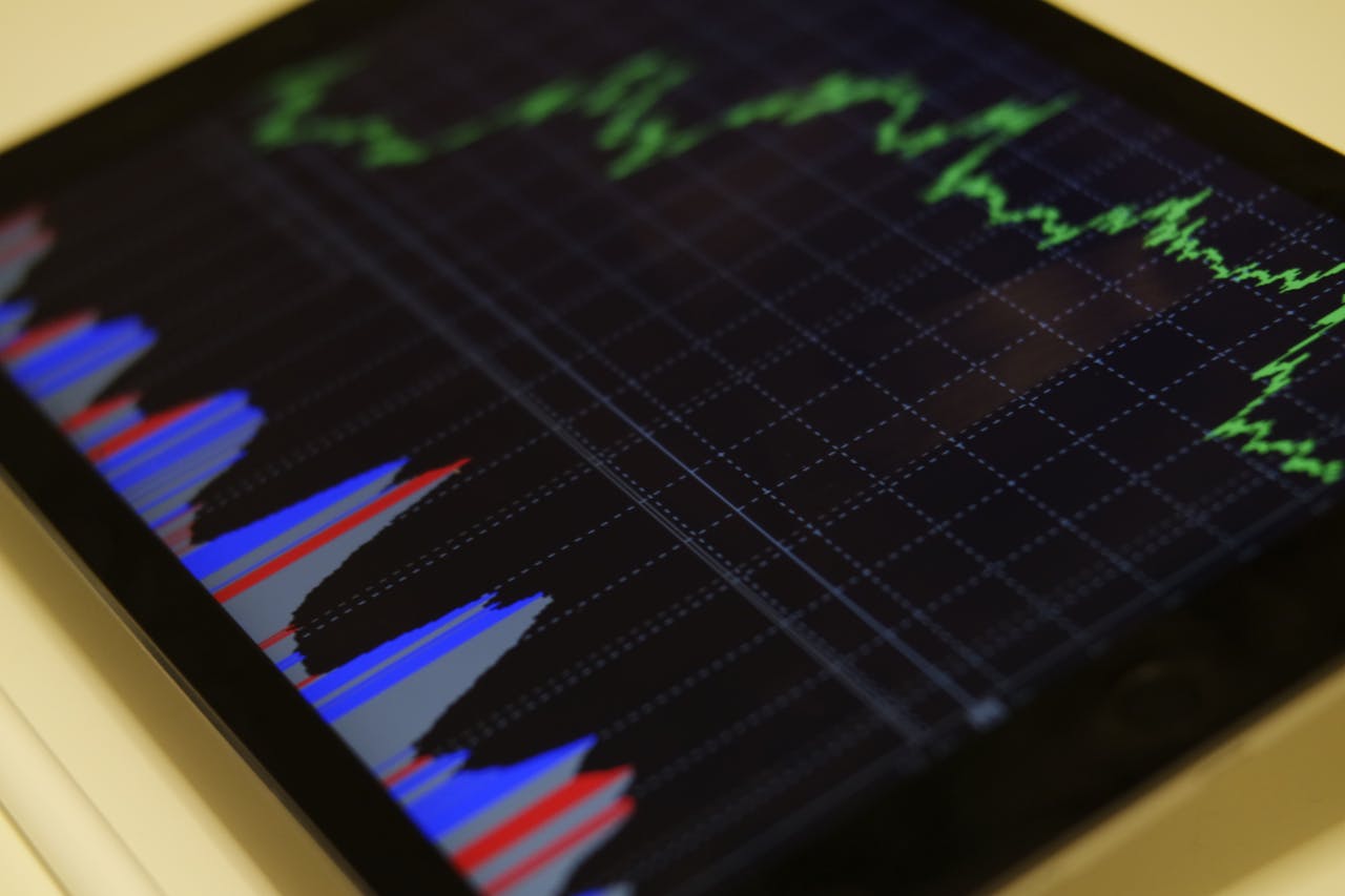 black-blue-and-red-graph-illustration-186461 Close-up of a tablet displaying trading.